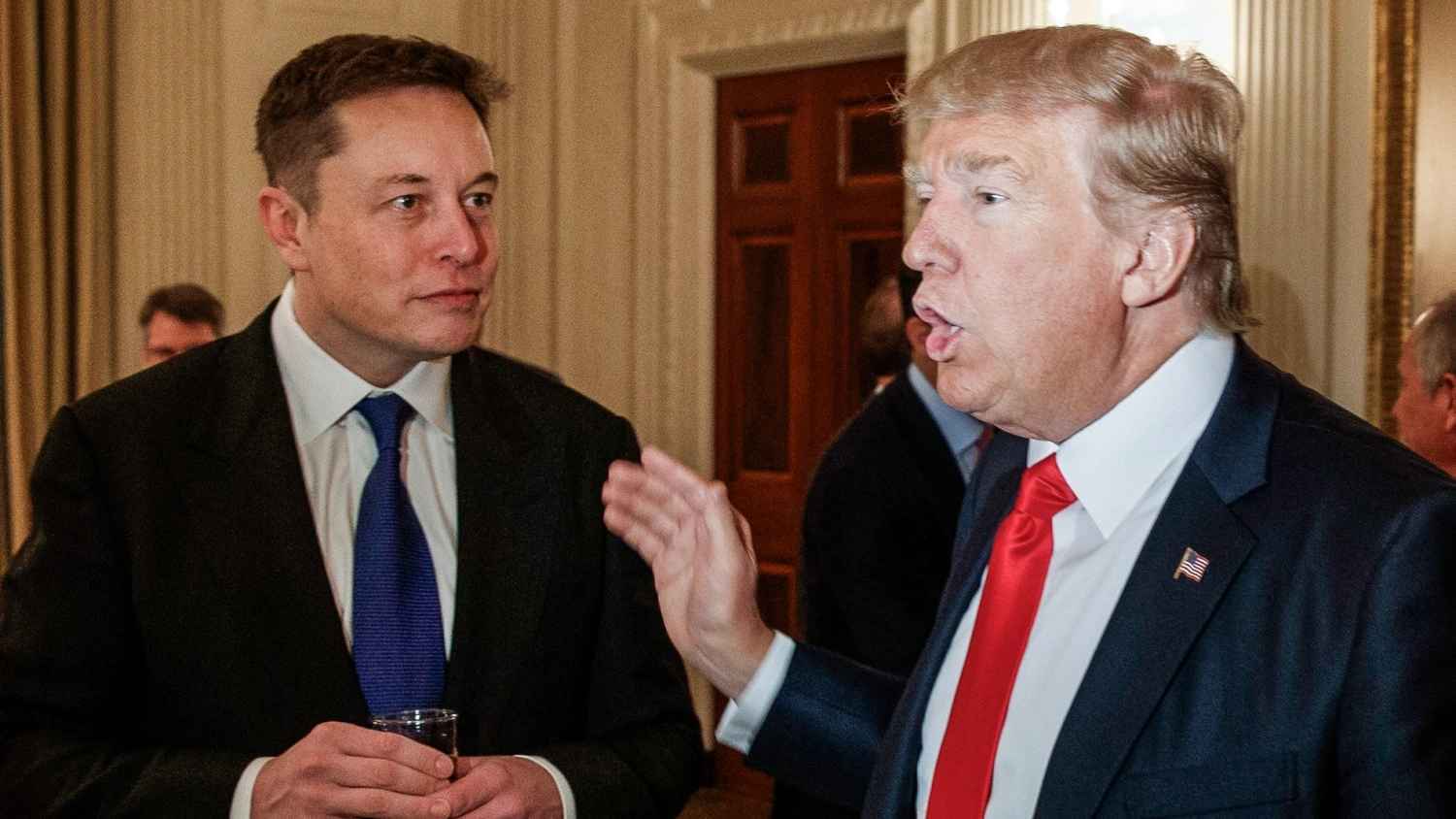 ترامب يكشف "هديته" لماسك حال فوزه بالرئاسة