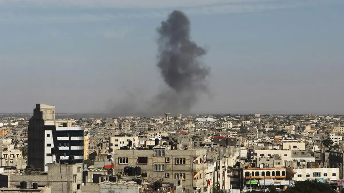 إسرائيل تقصف أهدافًا لـ"حماس" في غزة ردًا على إطلاق "بالون مفخخ"