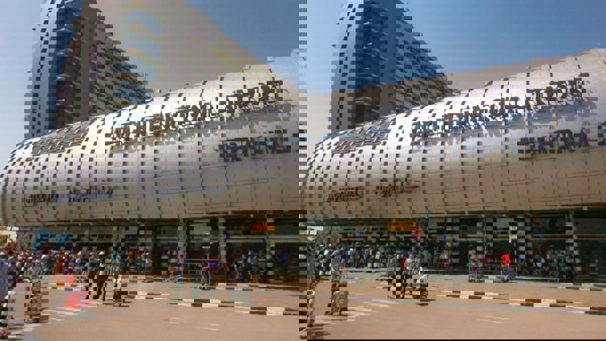 ردًا على تحذيرات غربية.. مسؤول بمصر للطيران: مطار القاهرة آمن