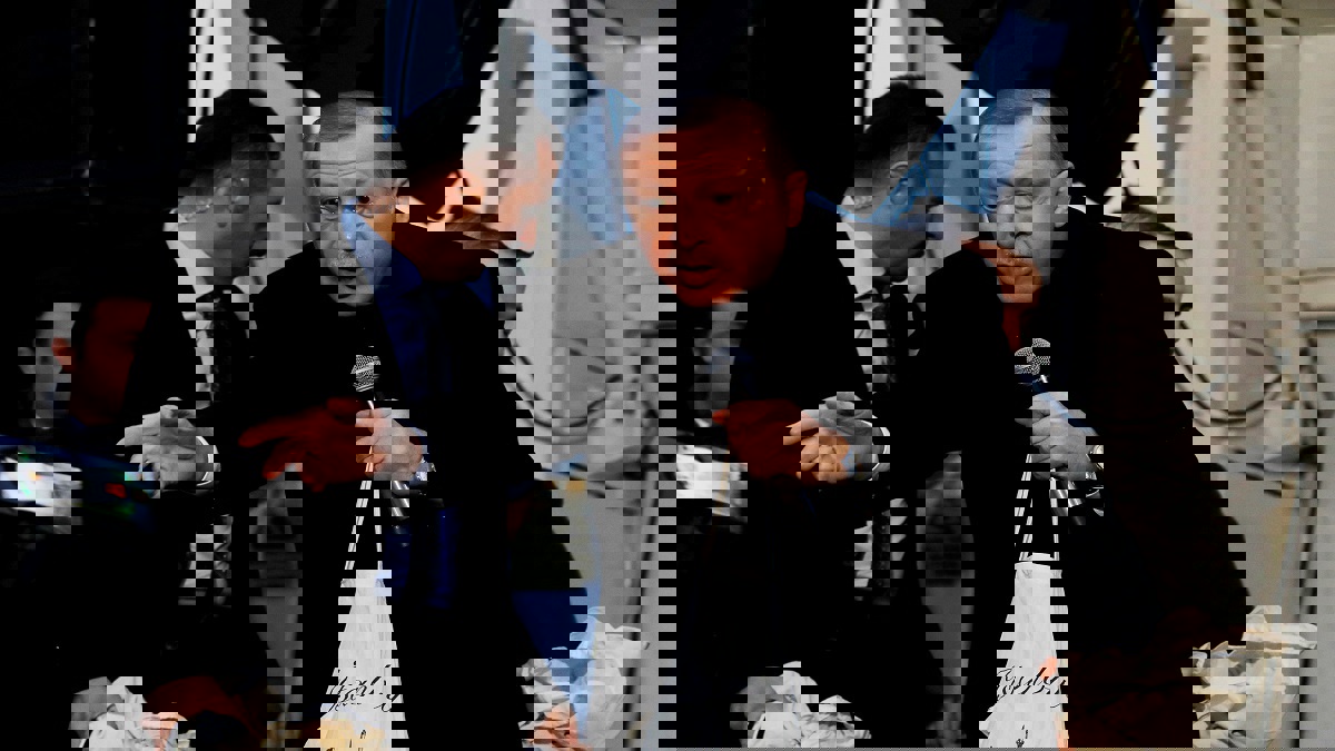 انهيار الليرة التركية يظهر تآكل "مصداقية" أردوغان (فيديو)