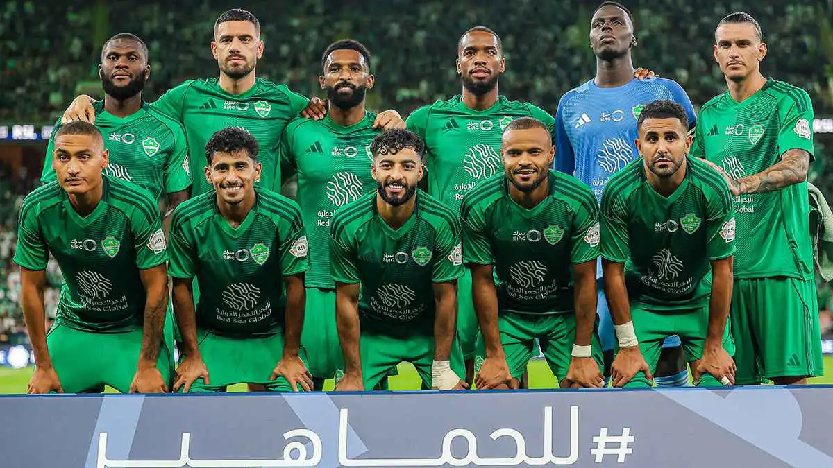 جدار يصعب اختراقه.. مَن رجل مباراة الأهلي ونيوم الذي حقق رقمًا قياسيًا؟