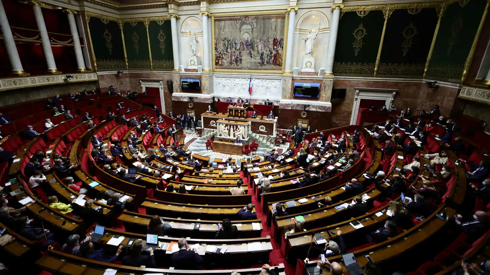 فرنسا.. ملفات سياسية وتشريعية معقدة في افتتاح السنة البرلمانية الجديدة