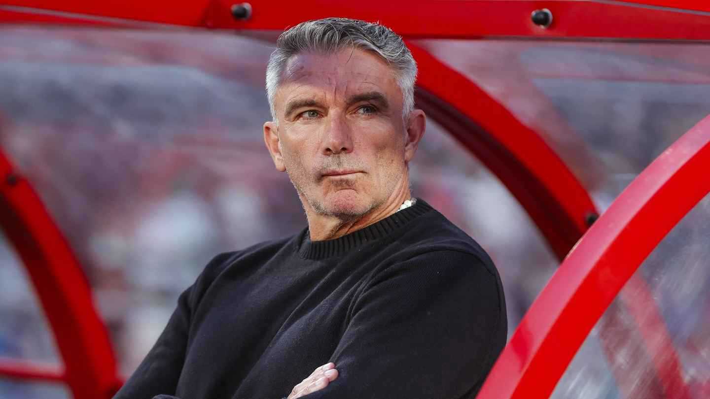 الوداد المغربي يقترب من إقالة الفرنسي باتريس كارتيرون 