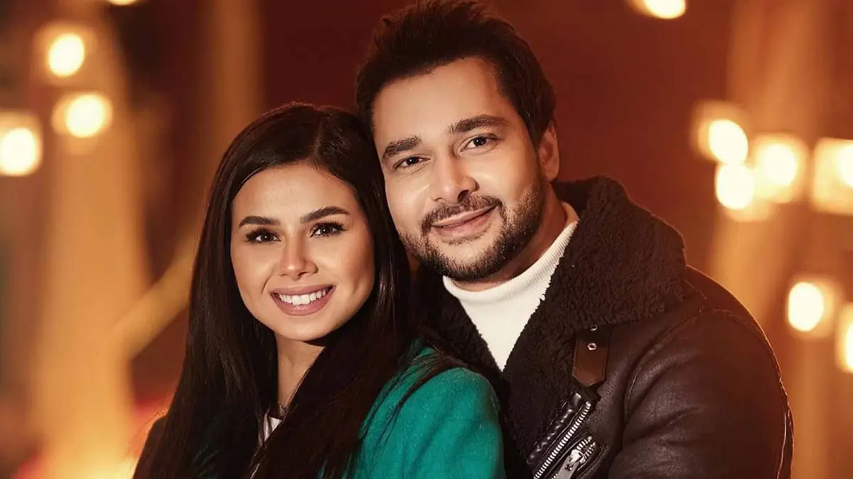 محمود المهدي يعلن زواجه من منة عرفة