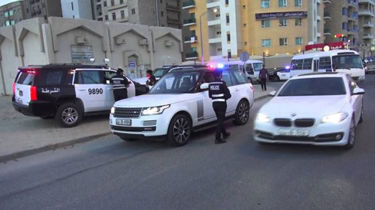 الكويت.. ضبط وافدة مصرية لتركها طفلها بمفرده ساعات طويلة في المنزل