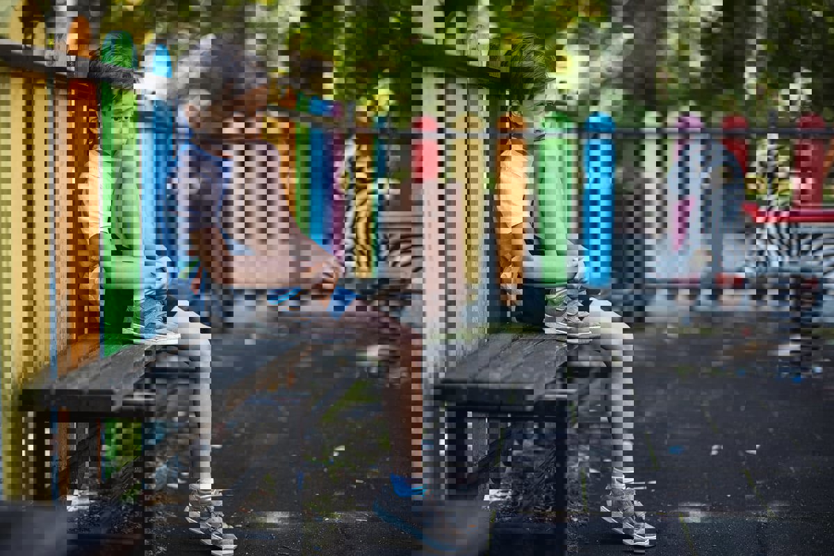 علاقة "غريبة" بين الوحدة في الطفولة وهذا المرض النفسي