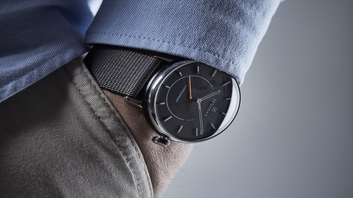 ابتكار ساعة مستدامة لا تحتاج للشحن والصيانة (فيديو)