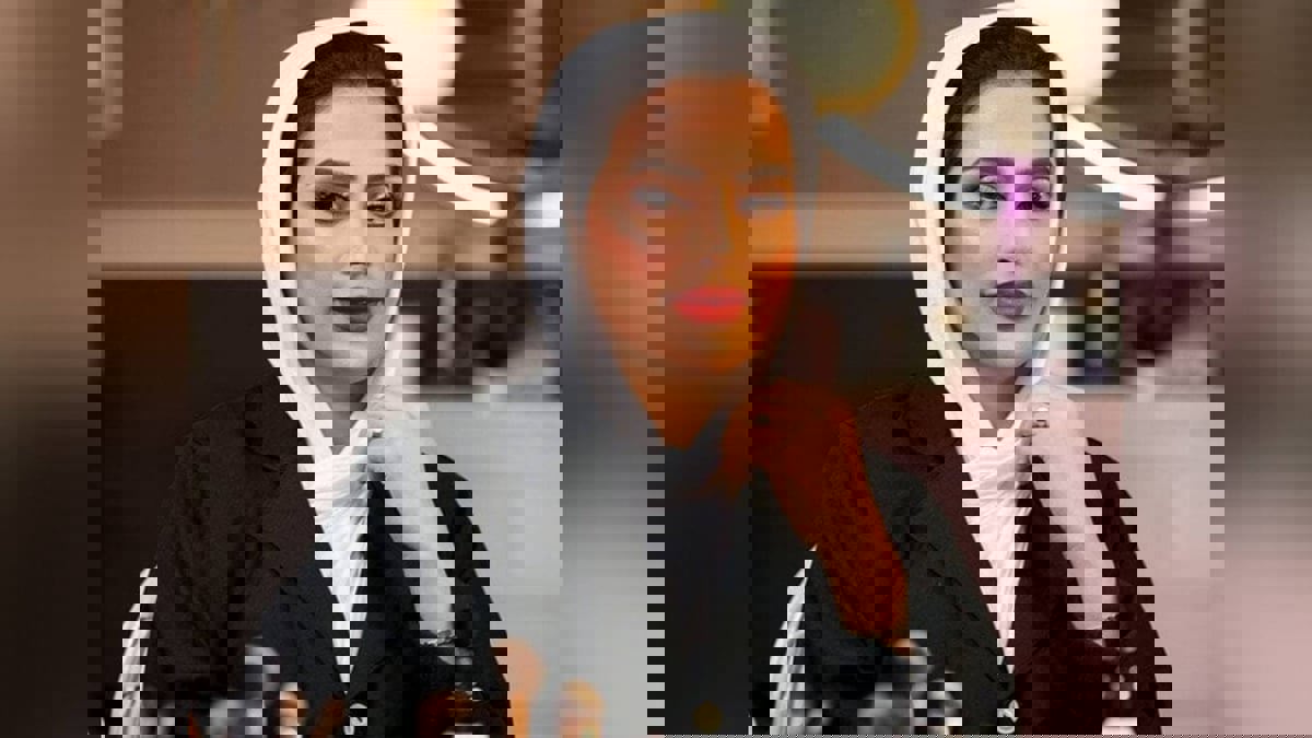 بدور البراهيم لمشهور: "احترم نفسك واسكت لأعرف شلون أربيك"