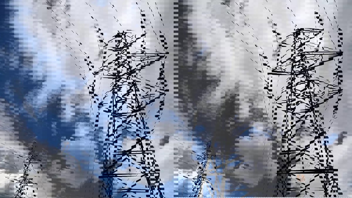 خلافات زوجية حادة تدفع سيدة إلى محاولة انتحار غريبة