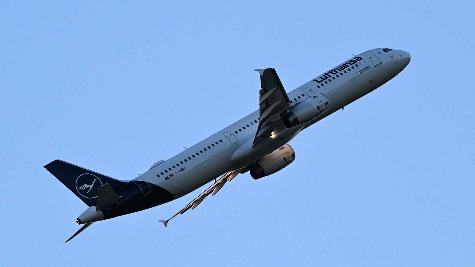 لوفتهانزا تتجنب المجال الجوي الباكستاني لإشعار آخر