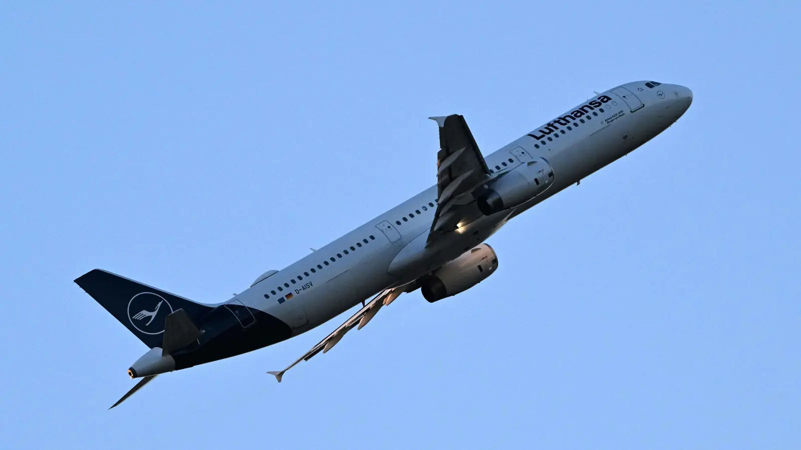 لوفتهانزا تتجنب المجال الجوي الباكستاني لإشعار آخر