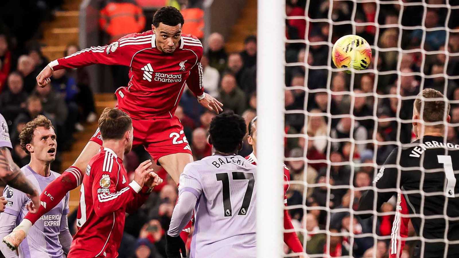 ليفربول يجتاز برايتون ويستعيد توازنه في الدوري الإنجليزي (فيديو)