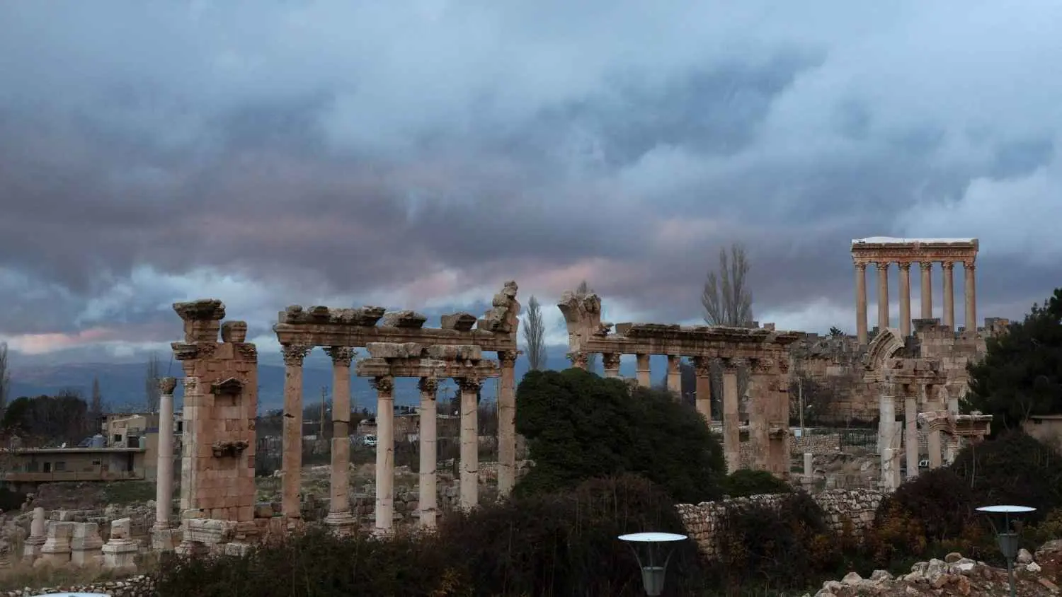 استهداف معالم لبنان الأثرية.. التاريخ في مرمى النيران الإسرائيلية