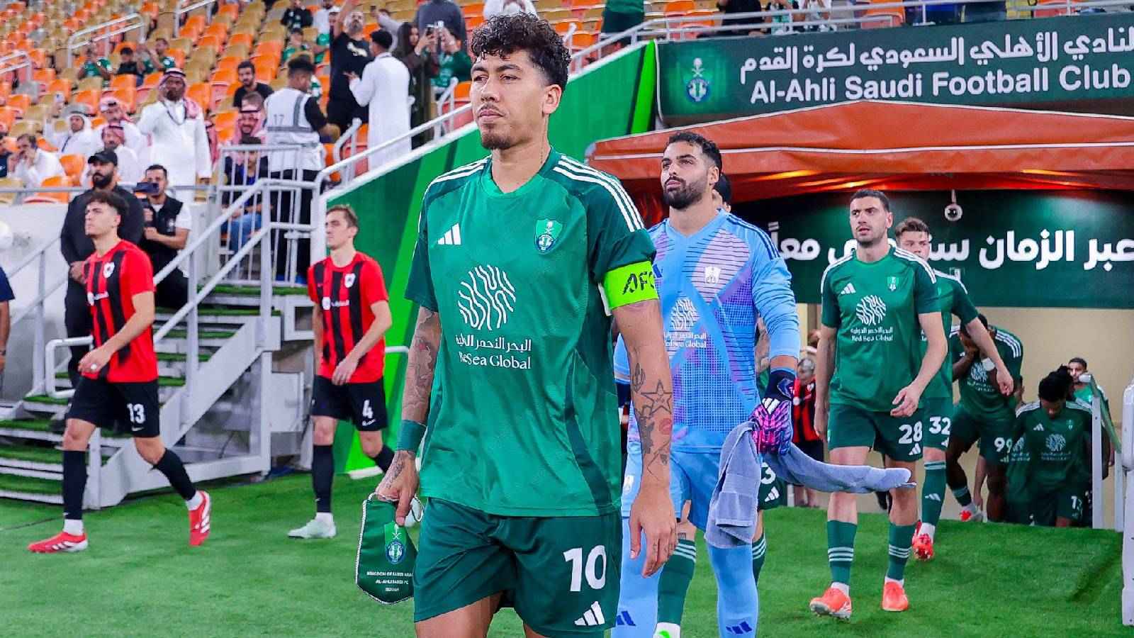 فيرمينو يهدر أغرب فرص الأهلي السعودي أمام الريان (فيديو)