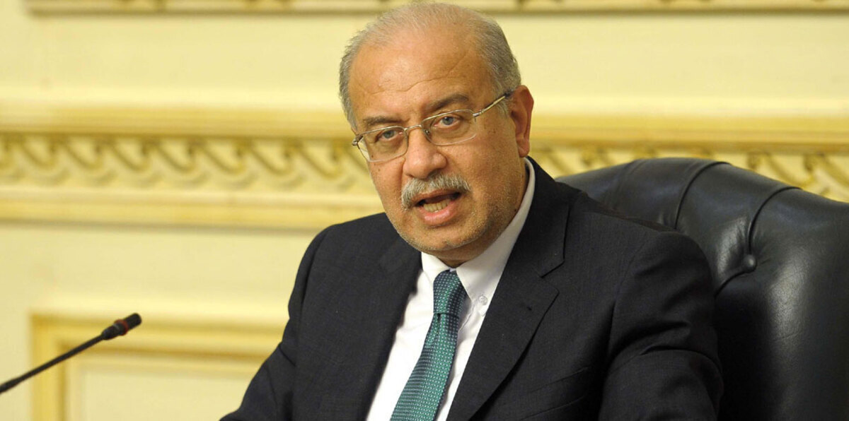 بعد جدل وغضب واسعين.. الحكومة المصرية توضح حقيقة رفع أسعار الوقود (فيديو)