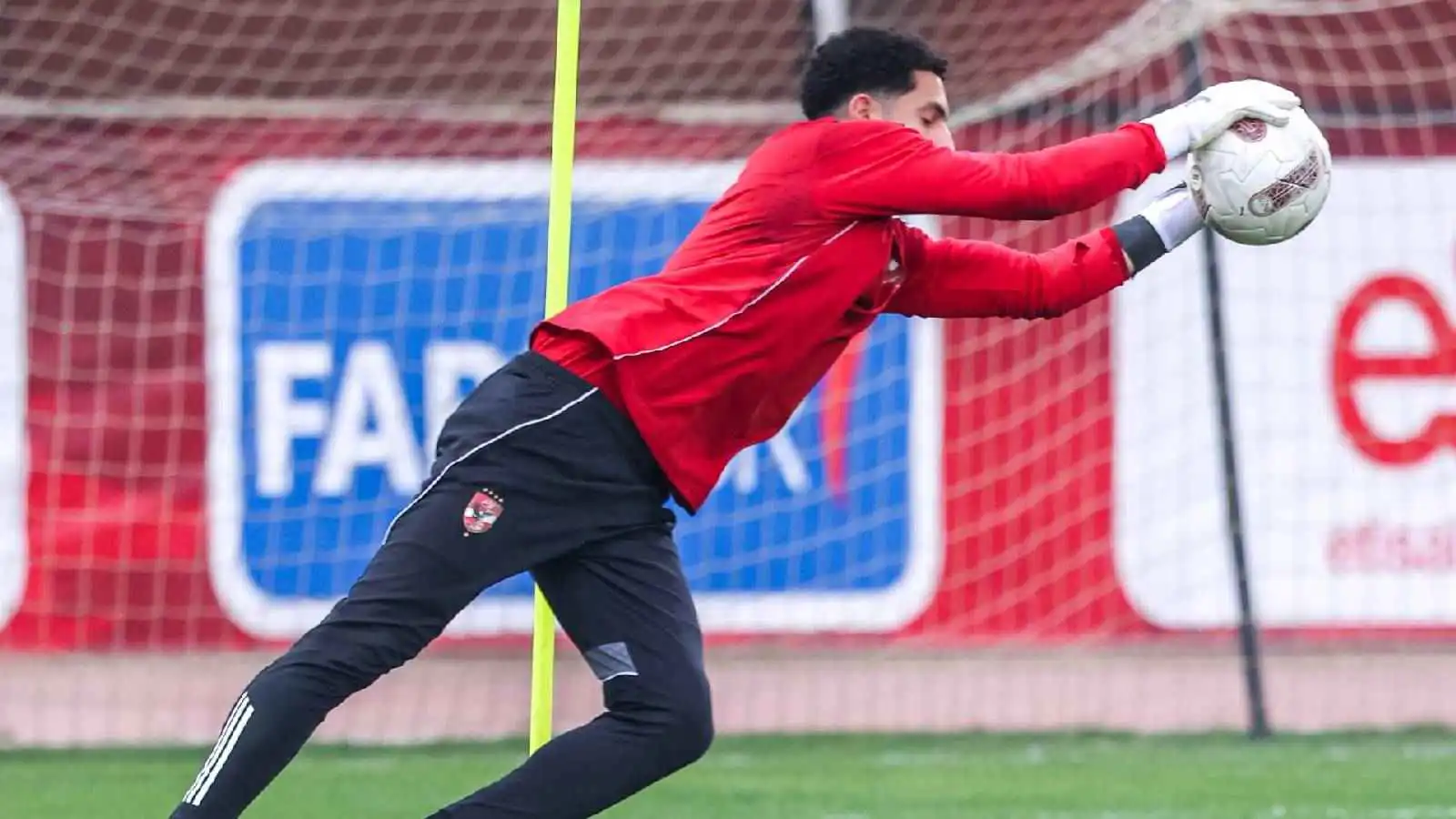 توروب يصدم مصطفى شوبير