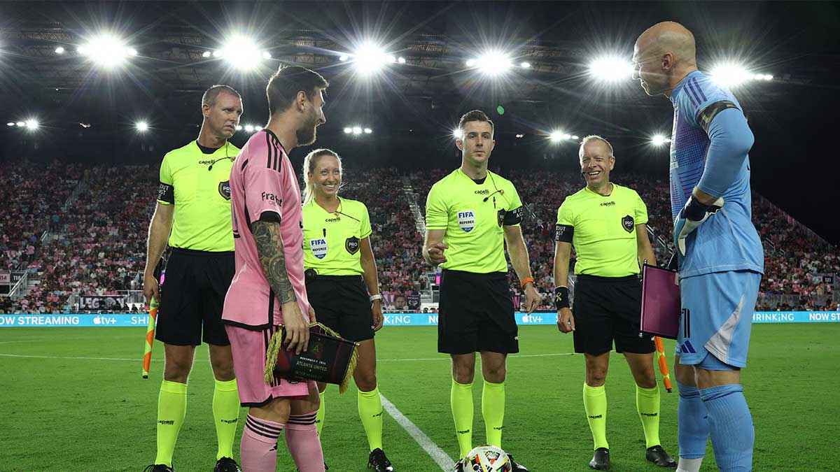 غضب واعتراض ميسي على الحكم بعد خسارة إنتر ميامي (فيديو)