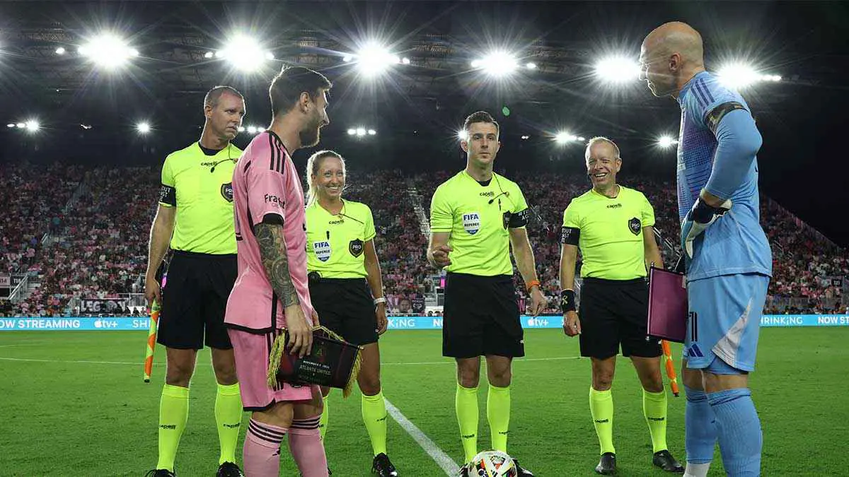 غضب واعتراض ميسي على الحكم بعد خسارة إنتر ميامي (فيديو)