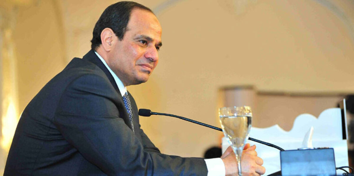 السيسي يدرس الإفراج عن المعتقلين في قضايا التظاهر