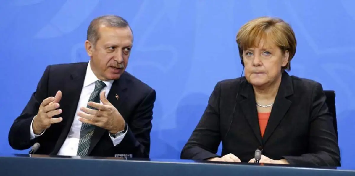 تقرير: ميركل تنحني أمام مطالب أردوغان حفاظًا على اتفاقية اللاجئين