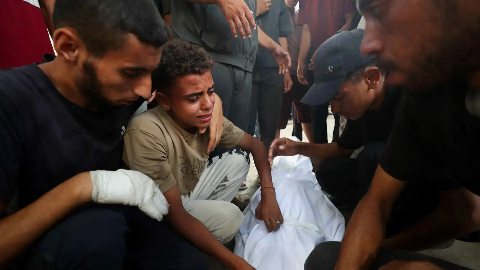 قتلى وجرحى بقصف إسرائيلي على مناطق متفرقة في غزة