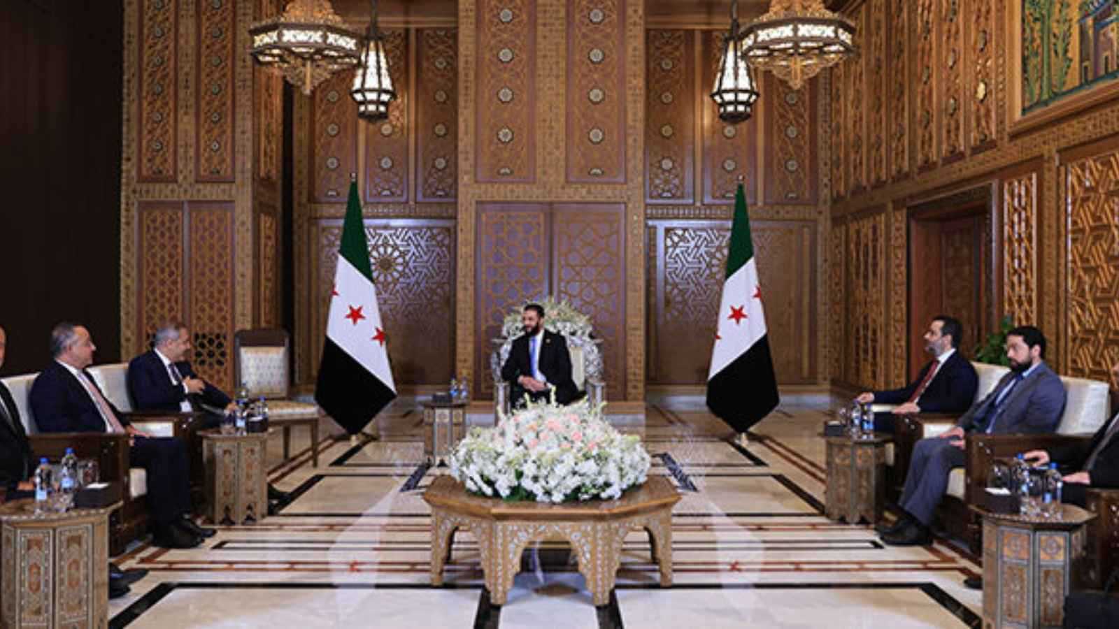 الشرع ووزير الخارجية التركي يبحثان التوتر بين سوريا وإسرائيل