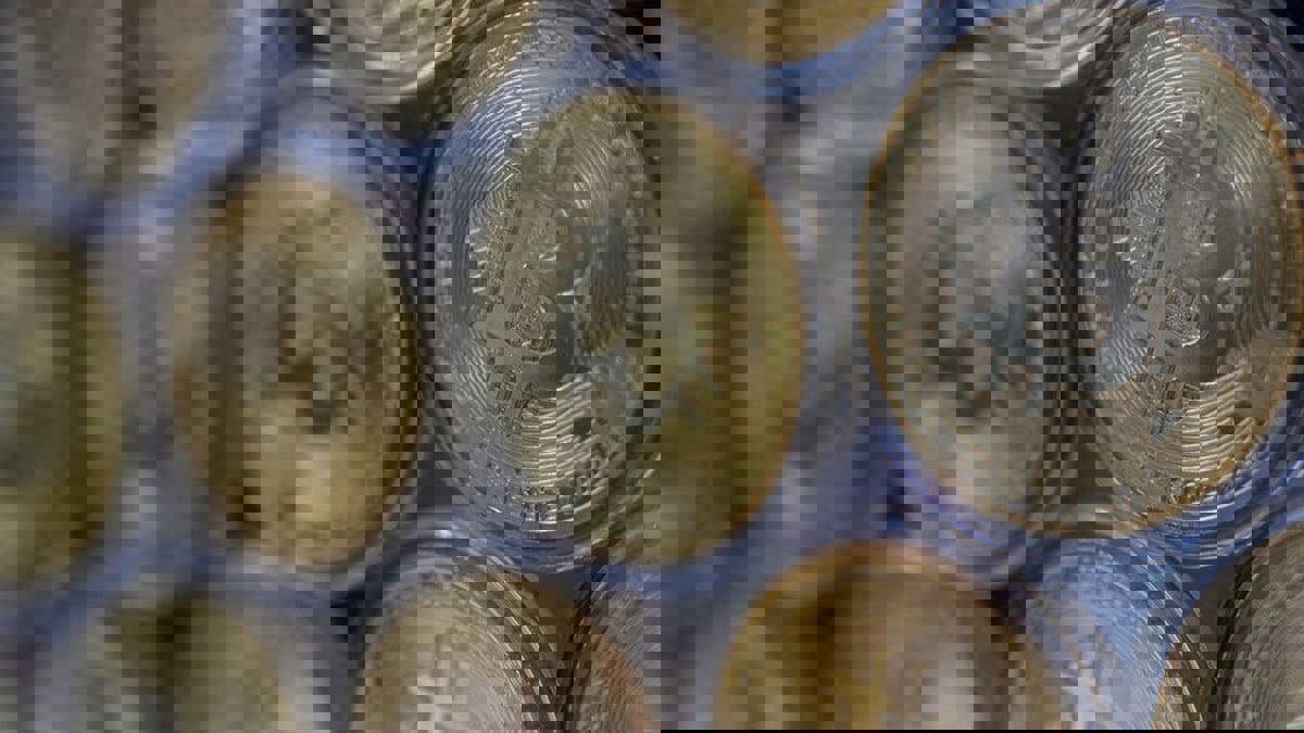 "إعلان عملات رقمية" يقود رجلا لعملية احتيال بـ69 ألف دولار