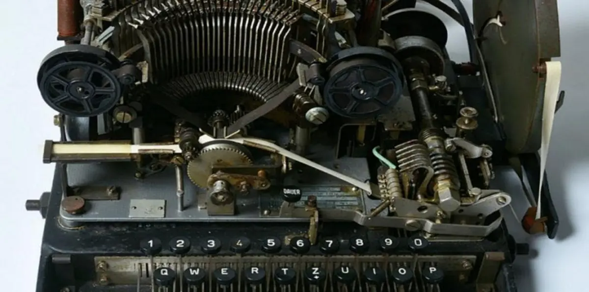 بيع آلة التشفير التي استعملها هتلر بـ 12 يورو