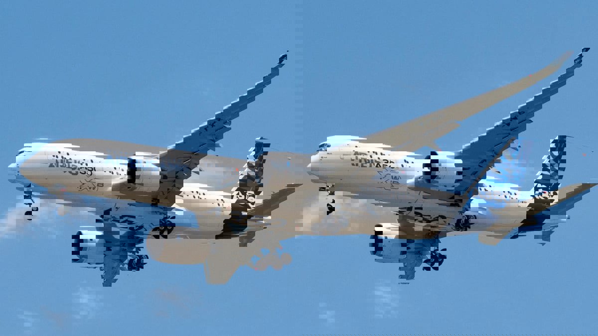 "إيرباص" تتحدى "بوينج" بطائرة شحن جديدة