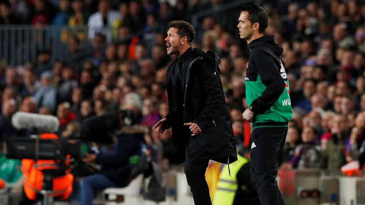 سيميوني عن طرد دييغو كوستا: لاعبو نادي برشلونة أهانوا الحكم أيضًا