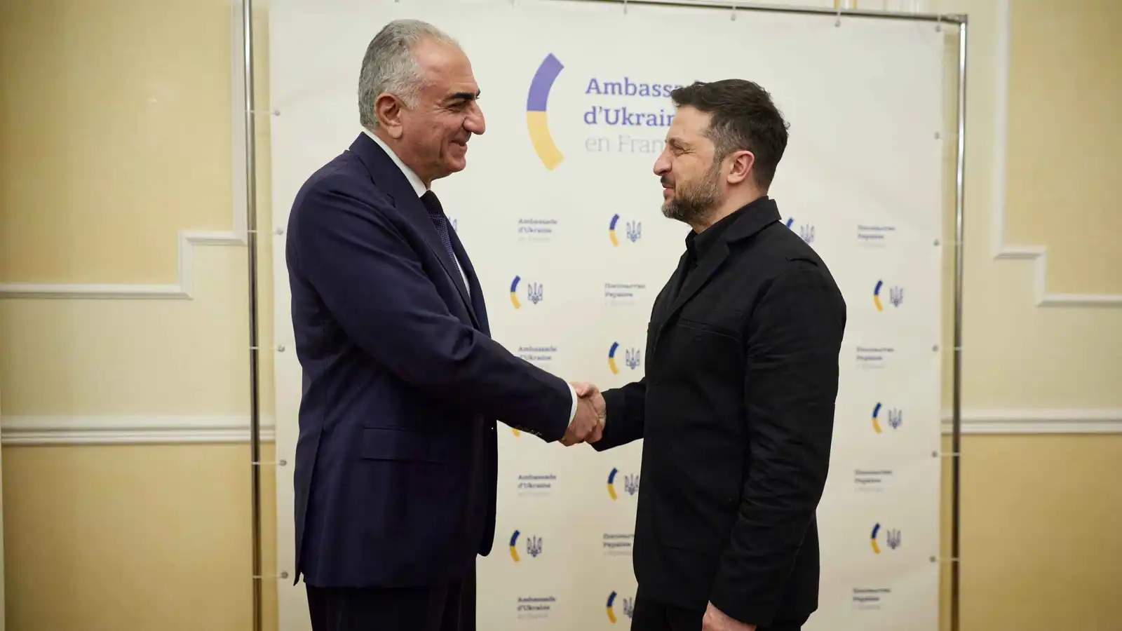 "إيران لا تتعاون مع روسيا".. تفاصيل لقاء زيلينسكي وبهلوي