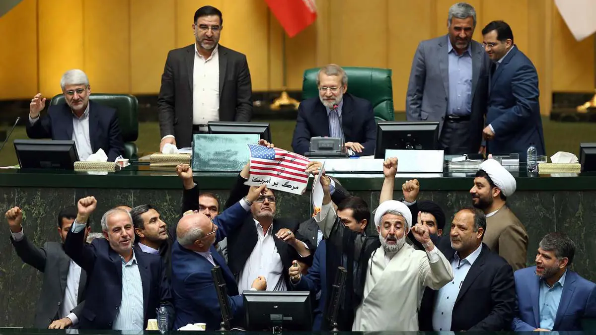 البرلمان الإيراني يتسلم خطة لخفض مستوى العلاقات مع فرنسا وبريطانيا وألمانيا