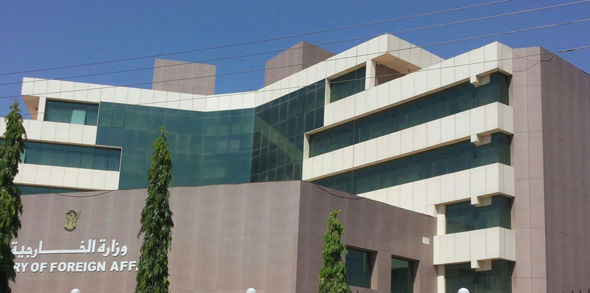 الحكومة الليبية تغلق القنصلية السودانية وتطرد موظفيها