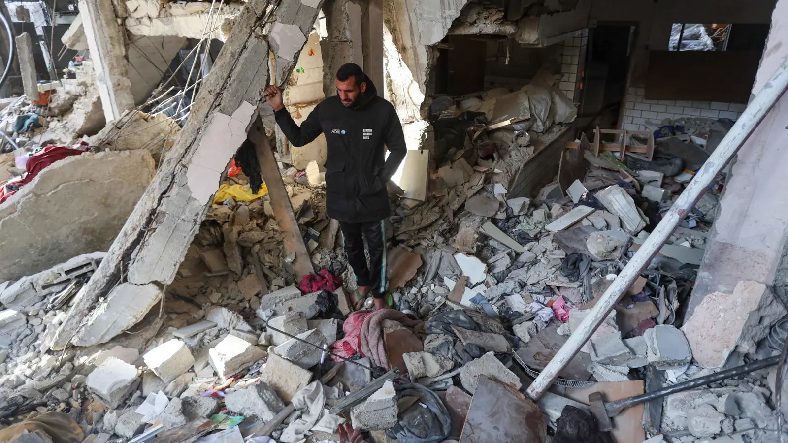 احتجاجات نادرة.. المئات في بيت لاهيا يطالبون بإسقاط حماس (فيديو)