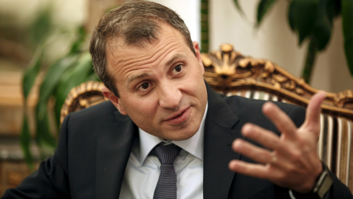 جبران باسيل يعتذر لوالدته بعد "شتائم بذيئة" طالتها خلال تظاهرات لبنان