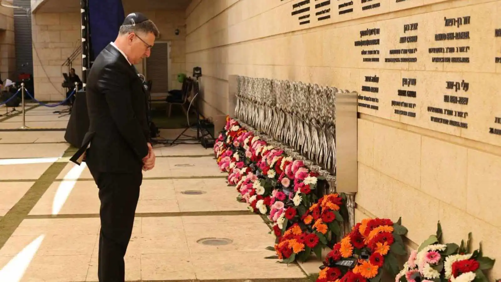 ساعر خلال مراسم التأبين