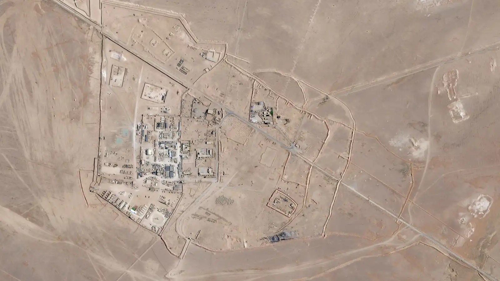 سوريا.. اعتراض مسيّرات هاجمت "قاعدة التنف" انطلاقا من العراق