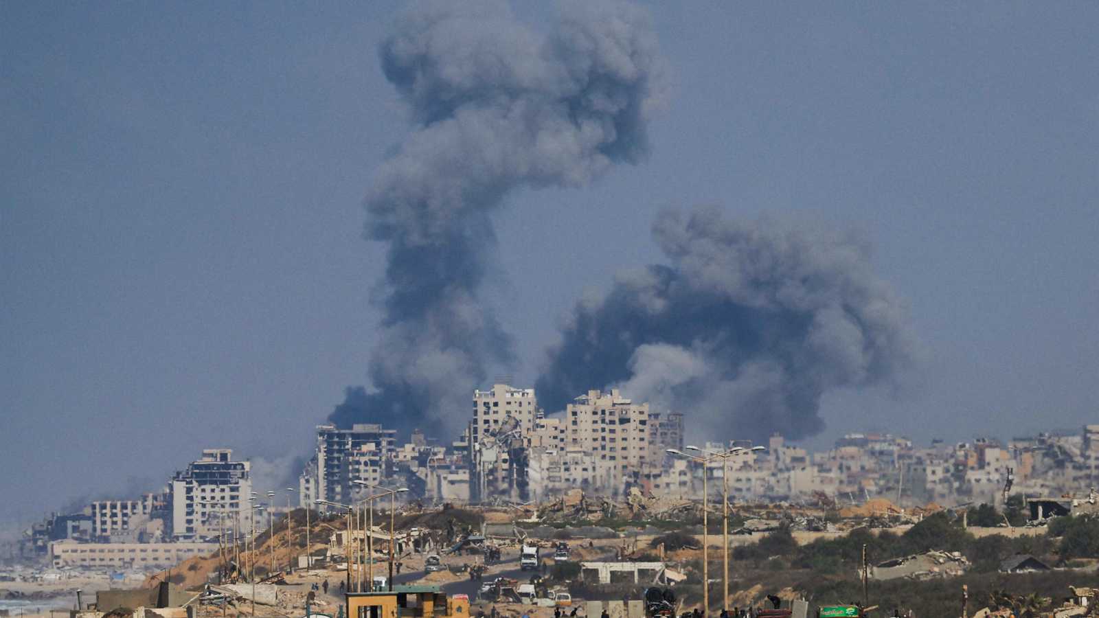 دمر برج مكة.. الجيش الإسرائيلي يتقدم على محوري غرب وجنوب مدينة غزة (فيديو)