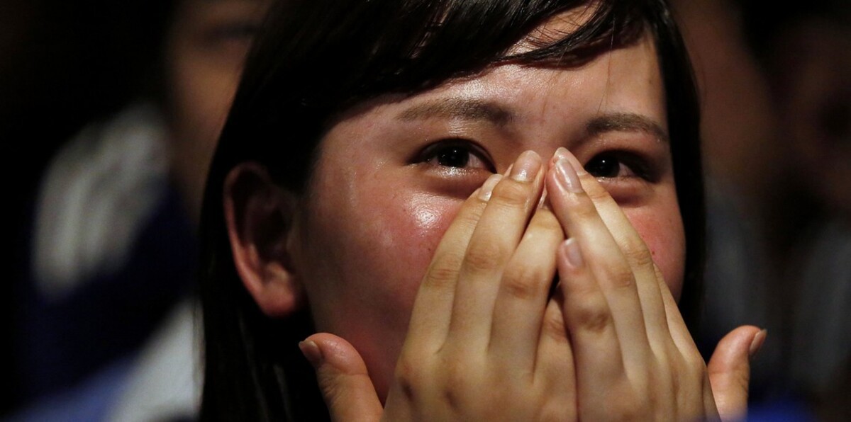 شاهد بكاء مشجعي منتخب اليابان بعد الخسارة ضد بلجيكا (صور)