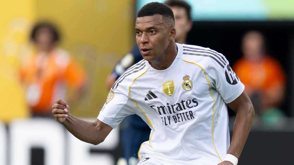 تسمم غذائي.. مبابي يطيح بموظفة كبيرة في ريال مدريد