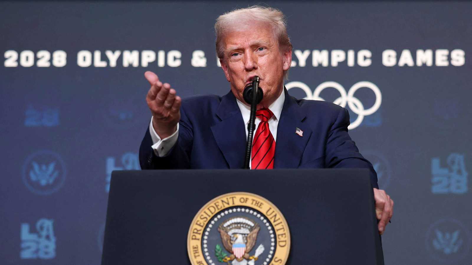 هدّد بفرض "السيطرة الاتحادية".. ترامب غاضب من الوضع في واشنطن