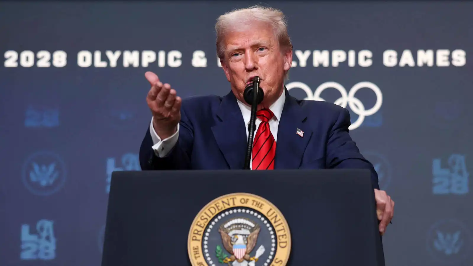 هدّد بفرض "السيطرة الاتحادية".. ترامب غاضب من الوضع في واشنطن