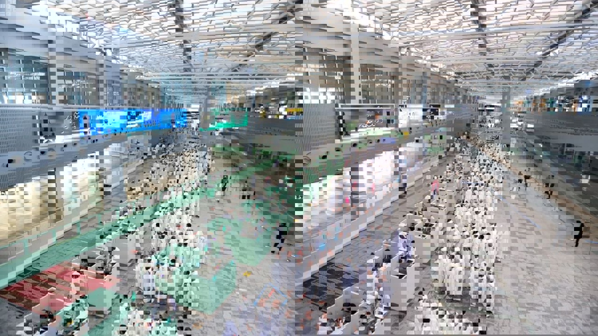 لأول مرة منذ 22 عامًا.. وصول رحلة حج عبر شركة طيران أمريكية إلى السعودية (صور)