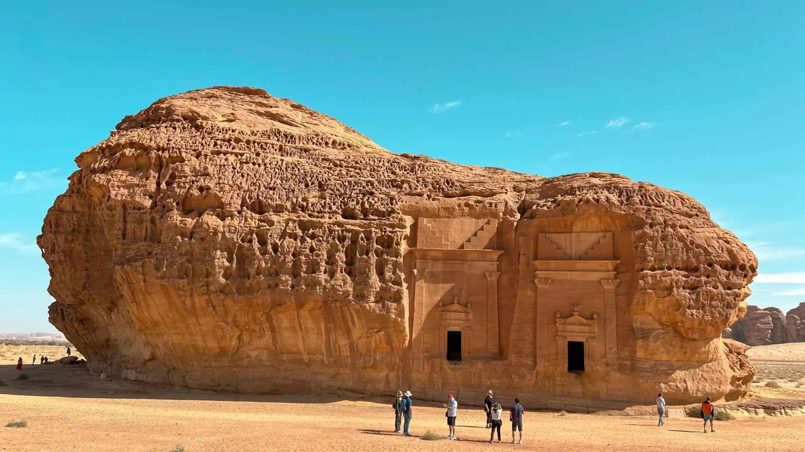 في منطقة تعود لألفي عام.. السعودية تفتتح "أقدم" موقف سيارات (صور)