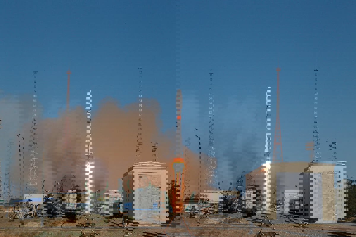 إيران تطلق ثلاثة أقمار صناعية بشكل متزامن