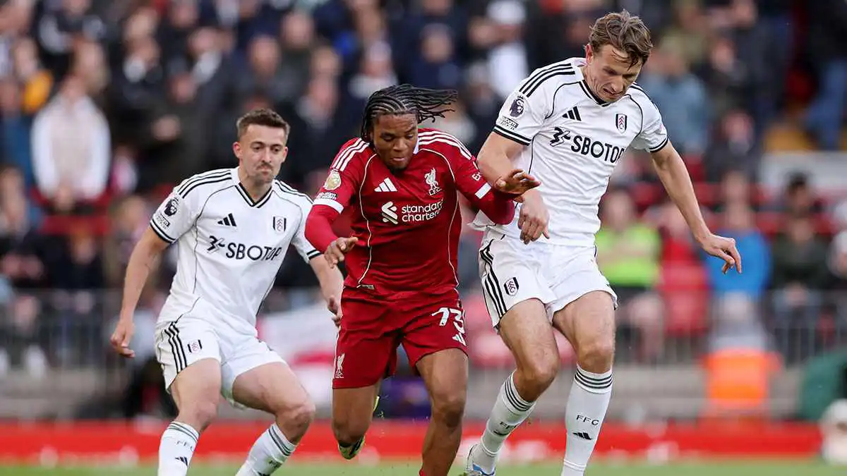 ليس خليفة صلاح.. 3 أشياء تهدد مسيرة نغوموها مع ليفربول