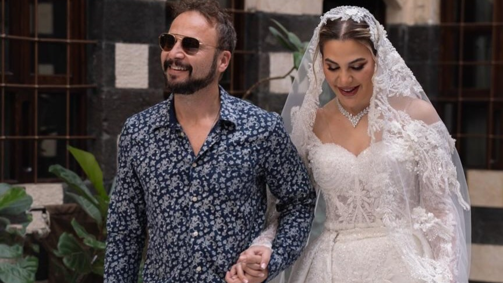 بـ "لوك" "تحت الأرض".. مكسيم خليل يحتفل بزفاف شقيقته (صور)