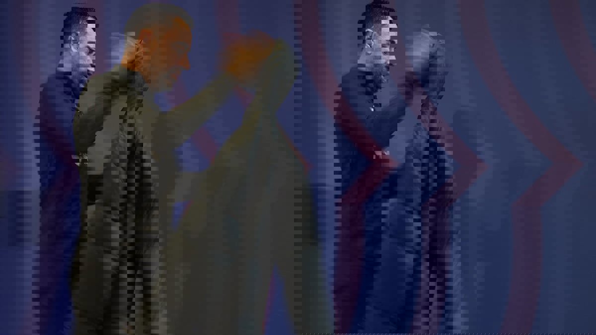 تشافي يضرب كرسيه بعد هدف غرناطة (فيديو)