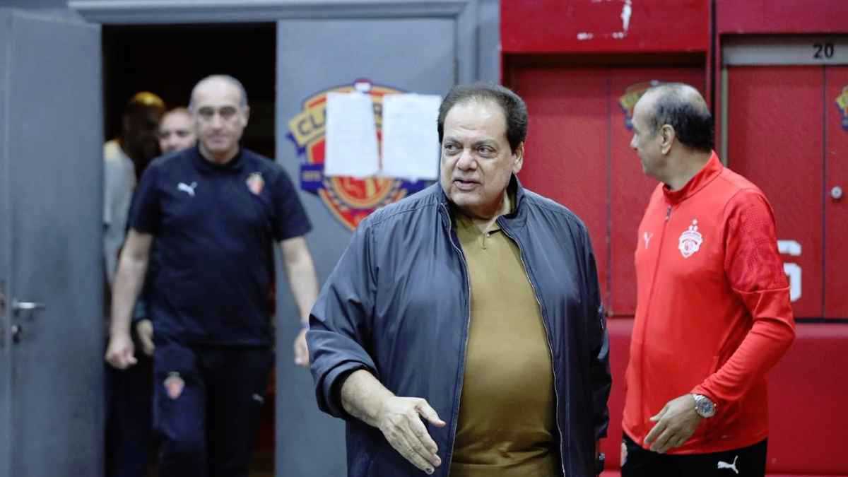 مالك نادي سيراميكا للاعبيه قبل مواجهة الزمالك: لا أنتظر منكم سوى تحقيق الفوز 