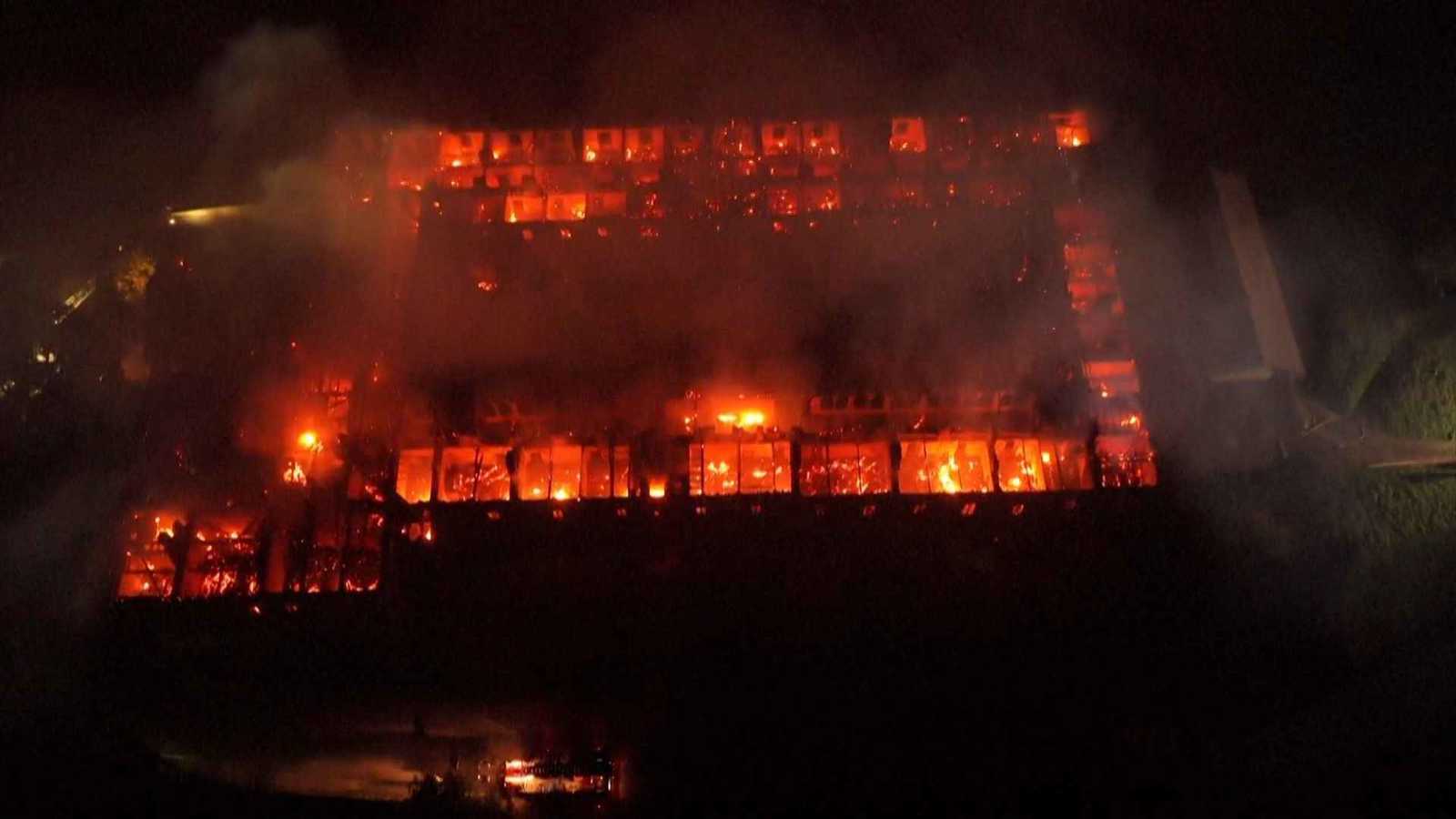 إيطاليا.. إجلاء 22 راهبة من دير تاريخي دمره حريق "هائل" (فيديو وصور)